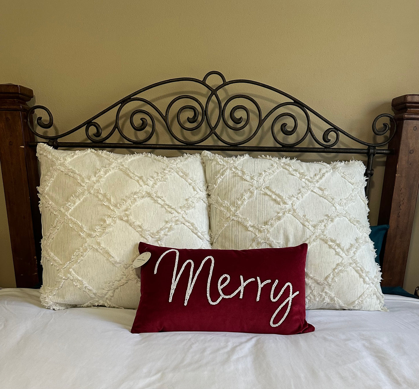 MERRY PILLOW